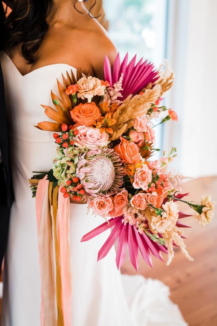 sun_palm_bridal_bouquet_0.jpg