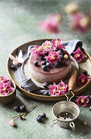 Cakes_Blueberries_Design_Petals_585663_296x450.jpg