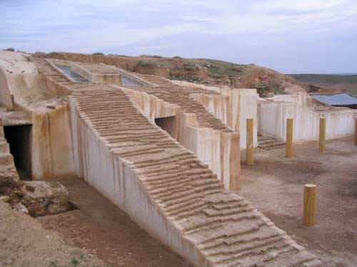 Ebla_ziggurat.jpg