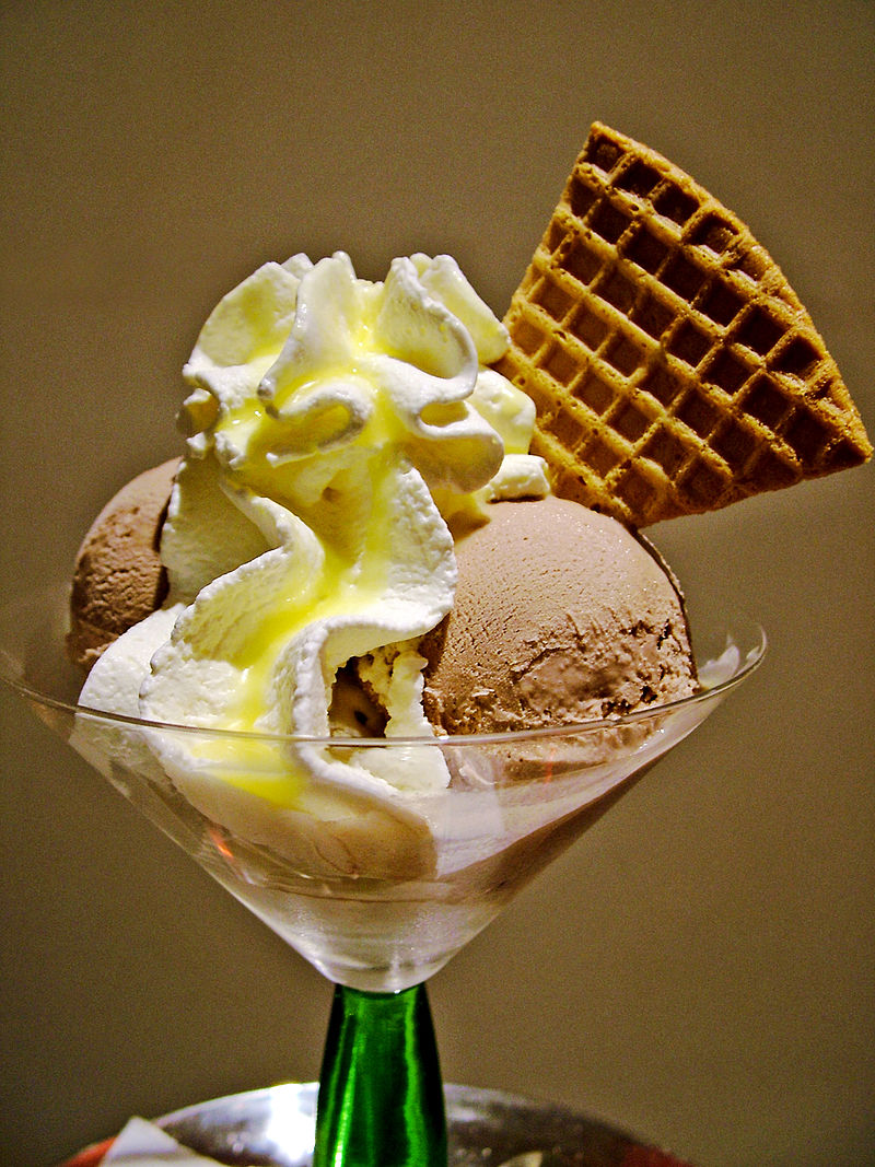 800px-Ice_Cream_dessert_02.jpg