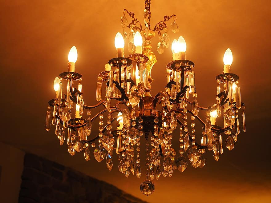 candlestick-chandelier-lamp-lighting-shining-crystal-glass-crystal-bulbs-atmospheric.jpg