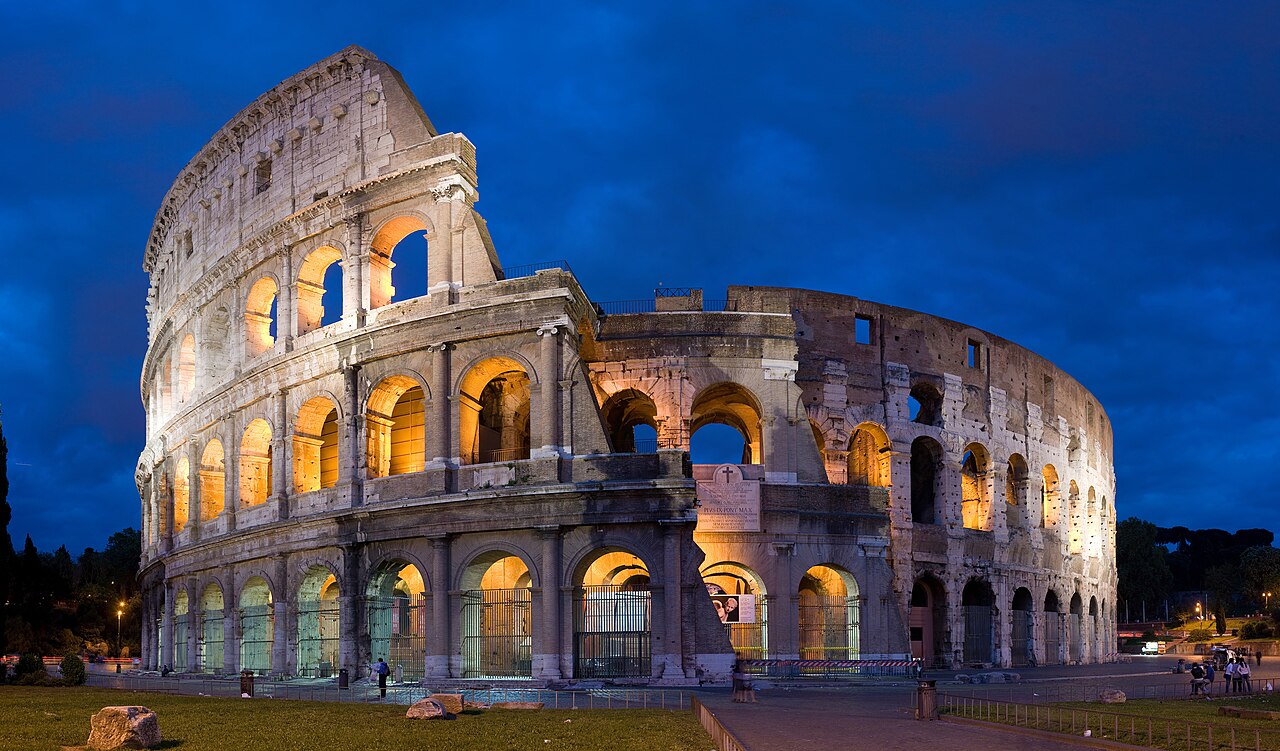 Colosseum_in_Rome,_Italy_-_April_2007.jpg