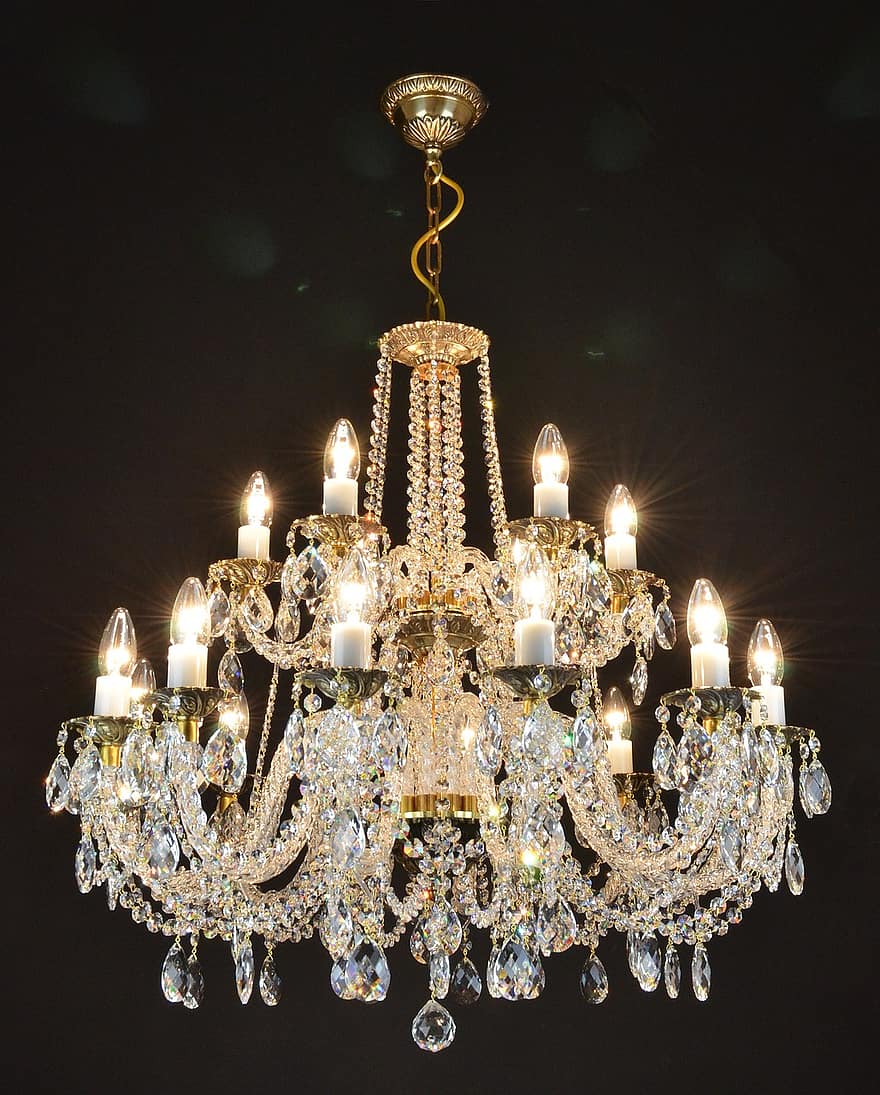 crystal-chandelier-from-the-czech-republic-pendants-30-lead-crystal-swarovski.jpg