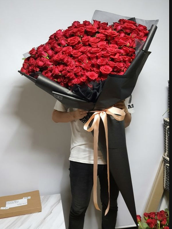 giant-rose-bouquet1-600x800-2.jpg