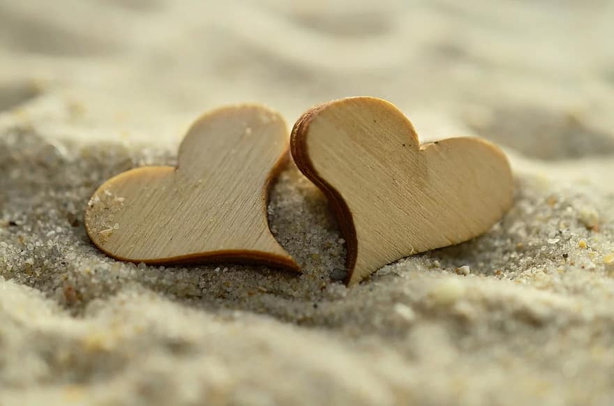 sand-heart-wood-mussels-beach-symbol-love-vacations-summer.jpg