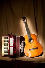 accordion-guitar-27970009.jpg