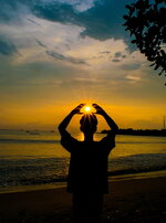 silhouette-sea-sunset-sun-wallpaper-preview.jpg